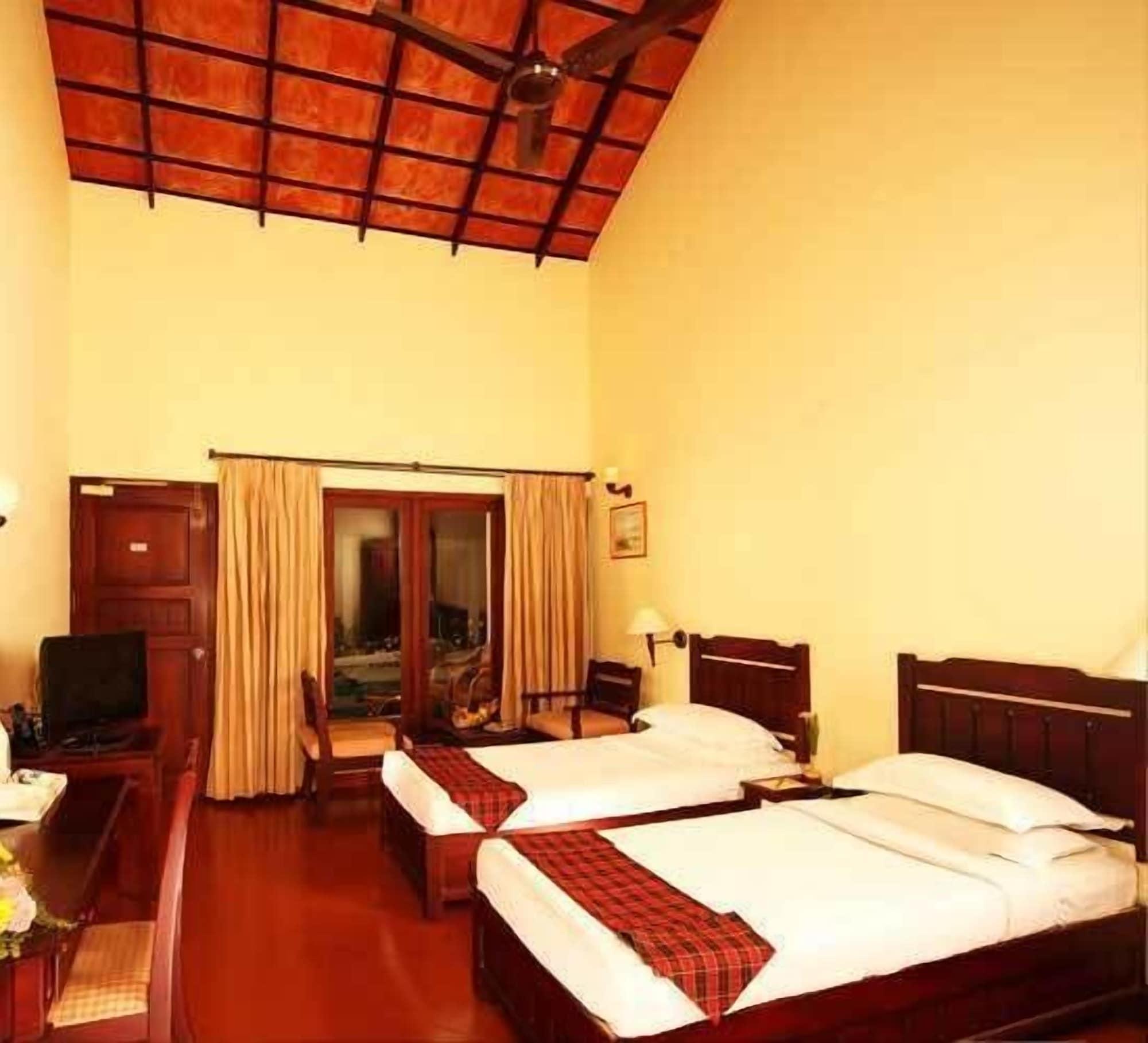 Abad Whispering Palms Hotel Kumarakom Exterior foto