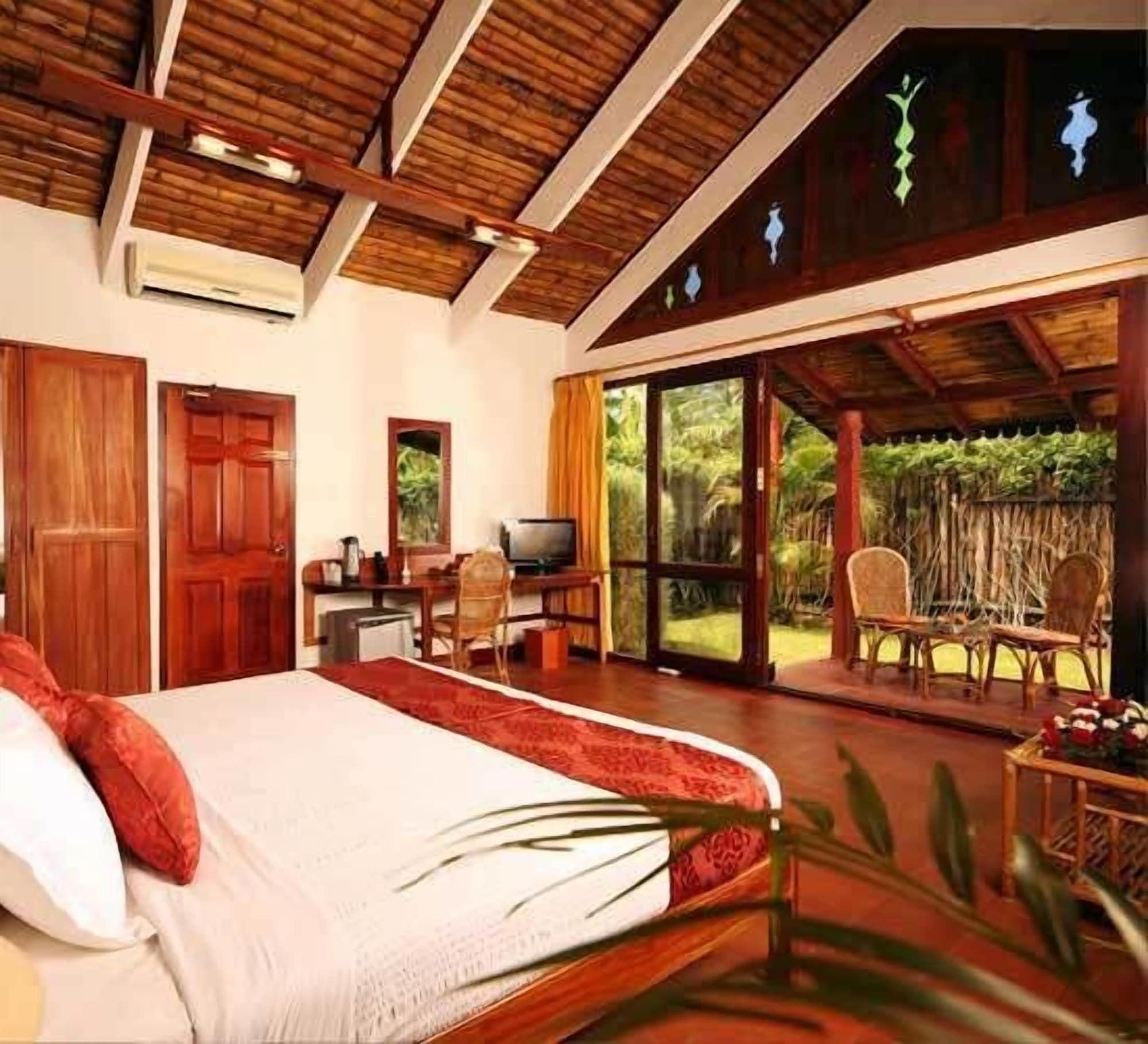 Abad Whispering Palms Hotel Kumarakom Exterior foto