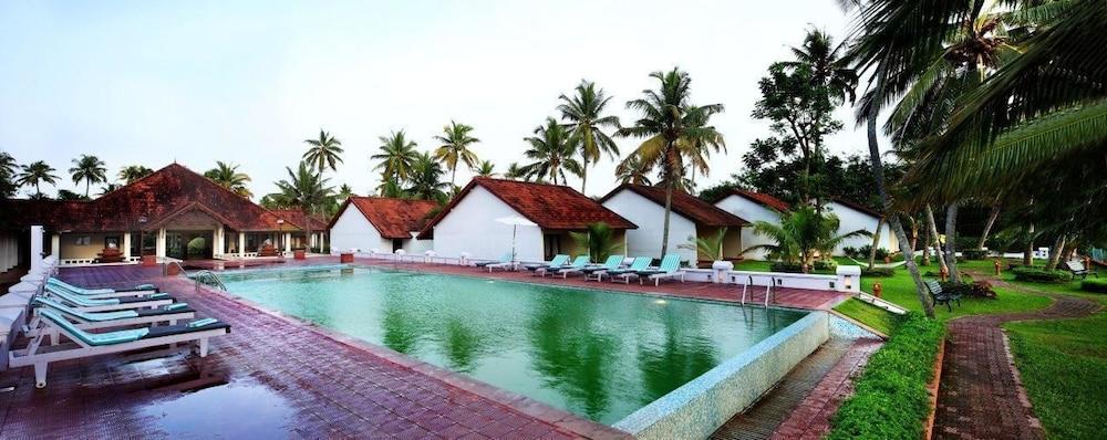 Abad Whispering Palms Hotel Kumarakom Exterior foto