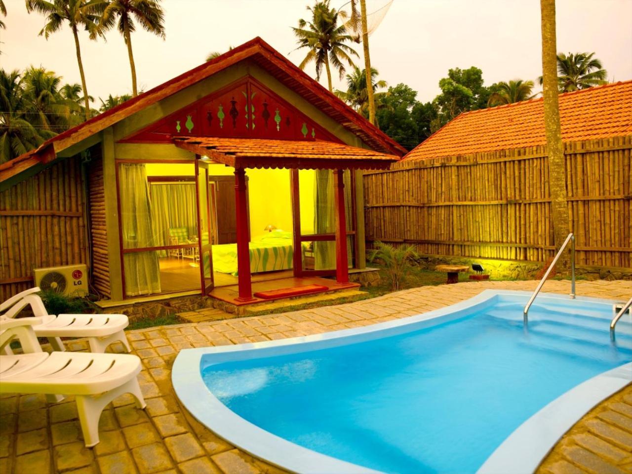 Abad Whispering Palms Hotel Kumarakom Exterior foto