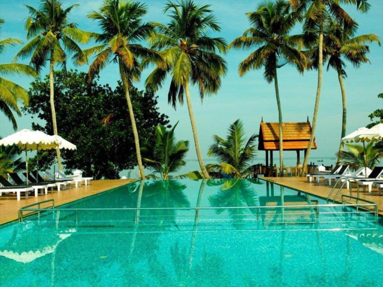 Abad Whispering Palms Hotel Kumarakom Exterior foto
