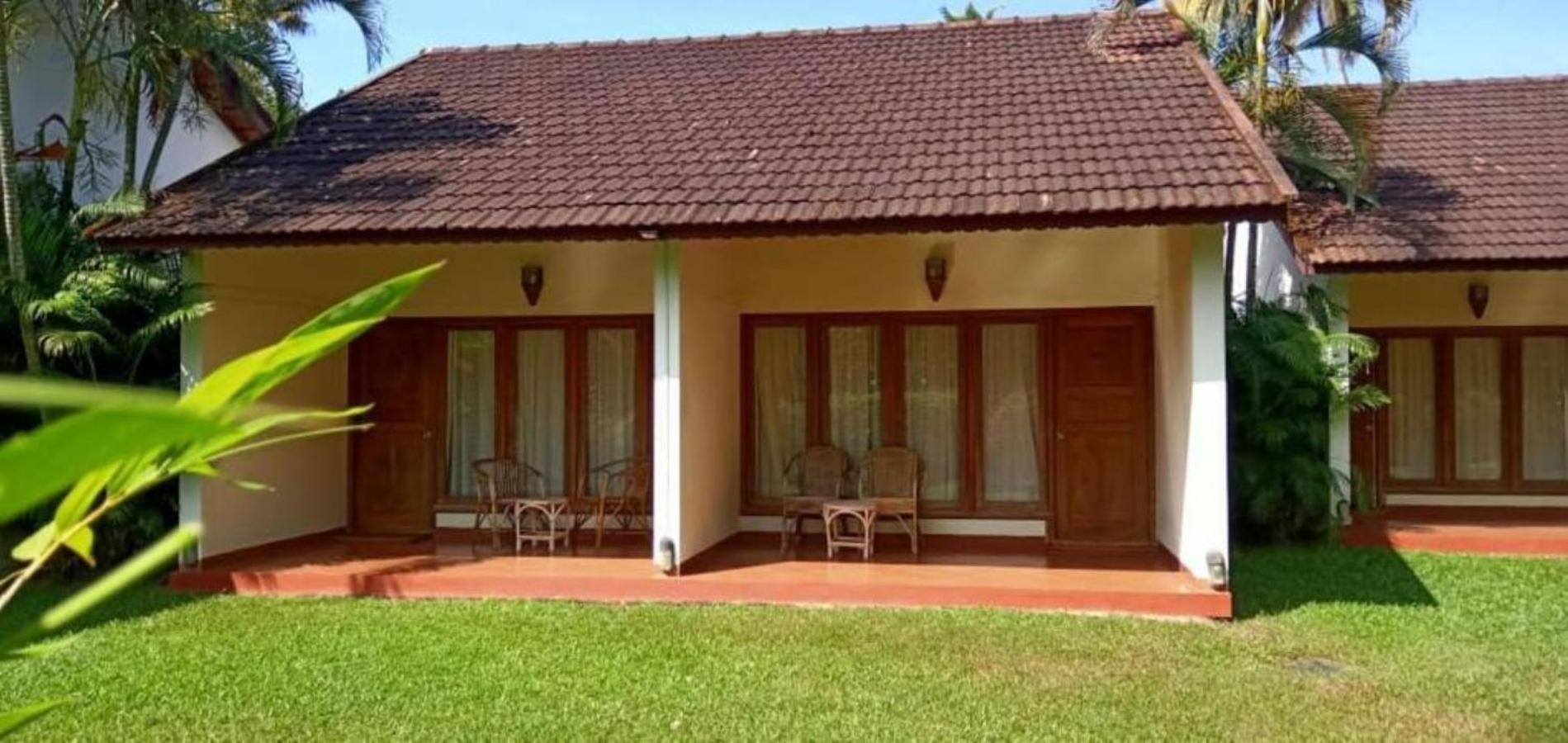 Abad Whispering Palms Hotel Kumarakom Exterior foto