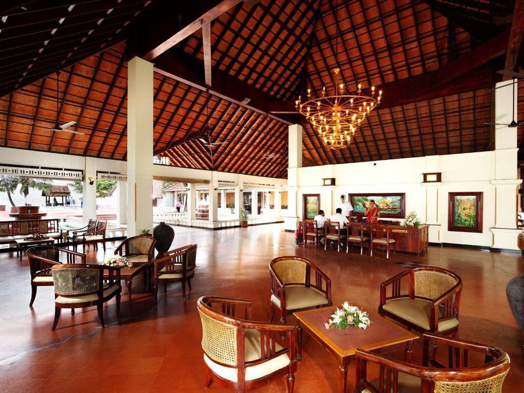Abad Whispering Palms Hotel Kumarakom Exterior foto