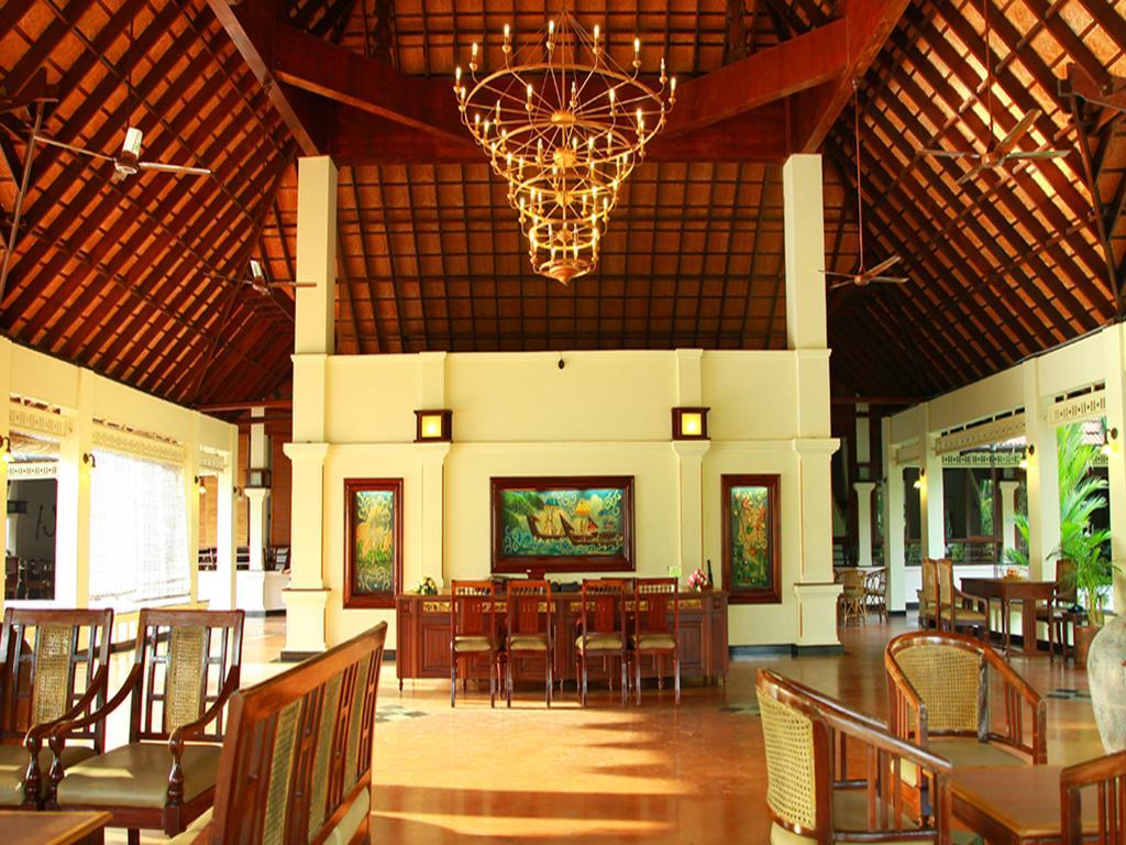 Abad Whispering Palms Hotel Kumarakom Exterior foto