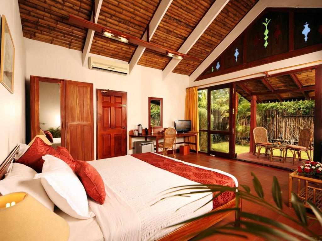 Abad Whispering Palms Hotel Kumarakom Exterior foto