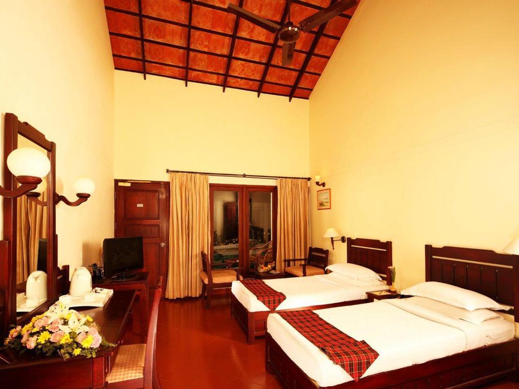 Abad Whispering Palms Hotel Kumarakom Exterior foto