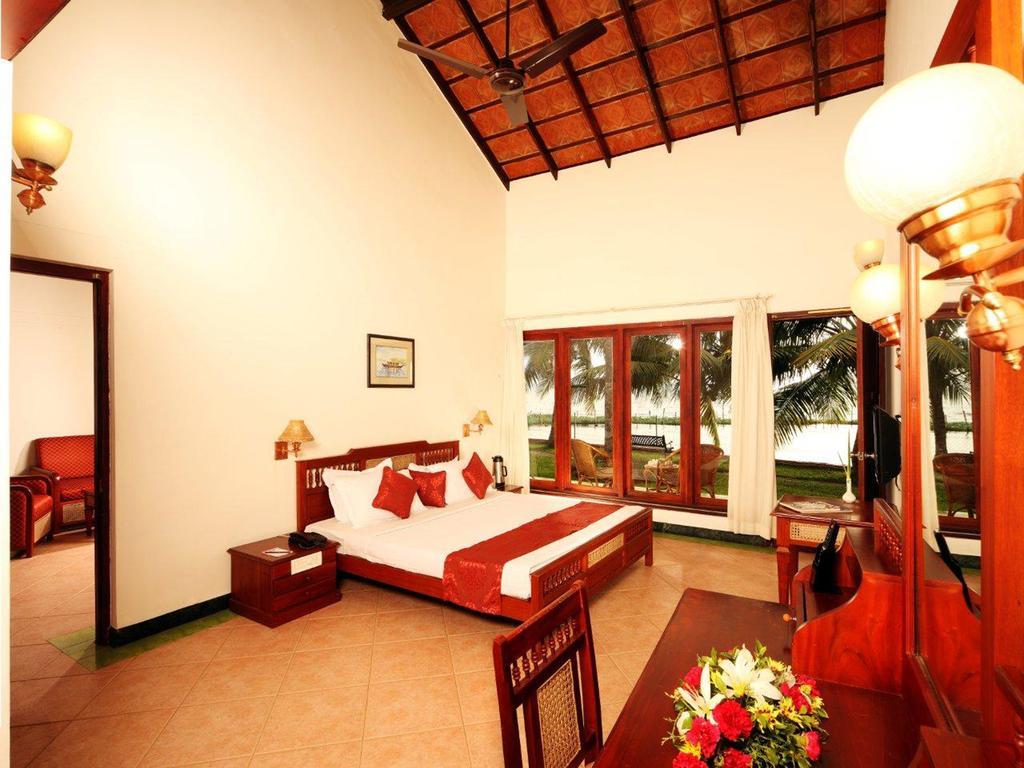 Abad Whispering Palms Hotel Kumarakom Exterior foto