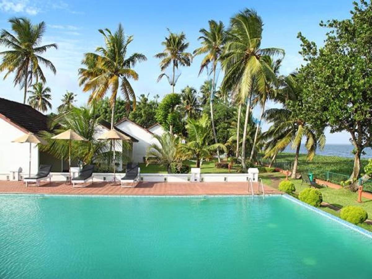 Abad Whispering Palms Hotel Kumarakom Exterior foto