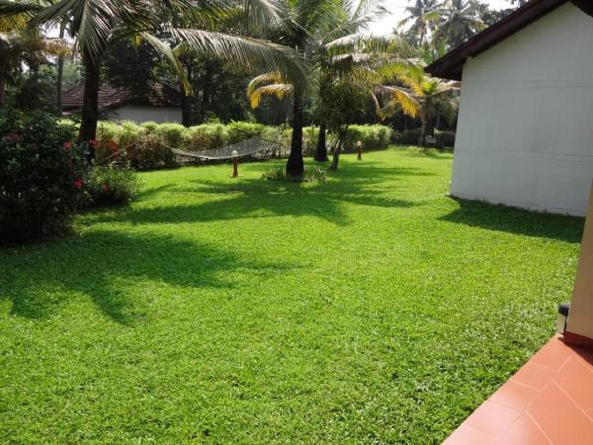 Abad Whispering Palms Hotel Kumarakom Exterior foto